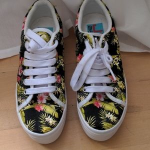 JC play platform tropical sneakers sz 36